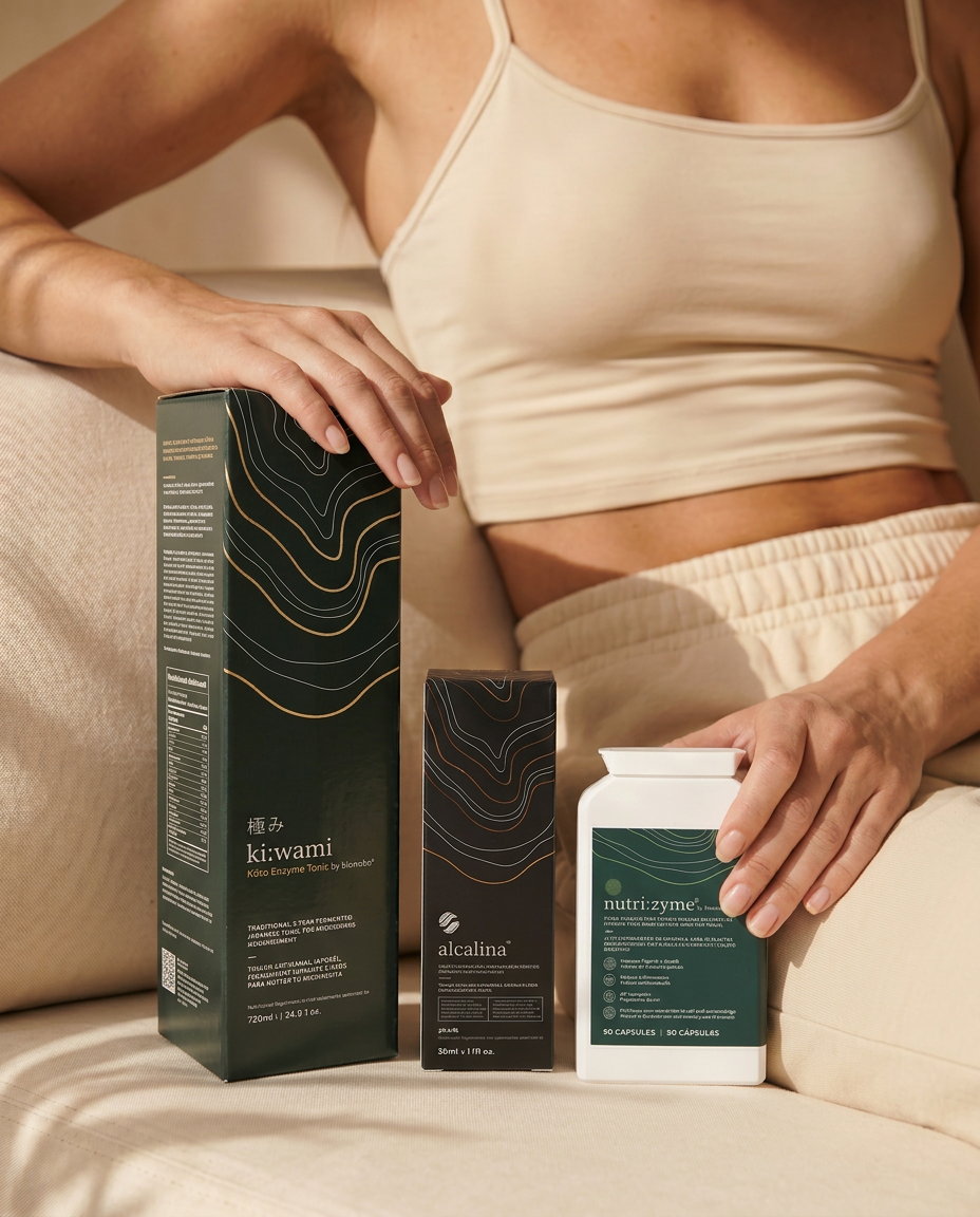 A woman seated with the ki:wami, alcalina and nutri:zyme products in the Digestive Pack